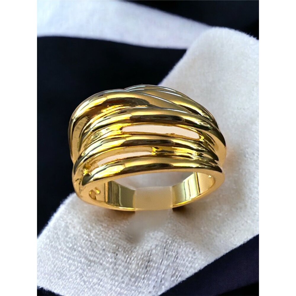 Belk Gold Ribbed Dome Cocktail Ring Size 8 - New in Box